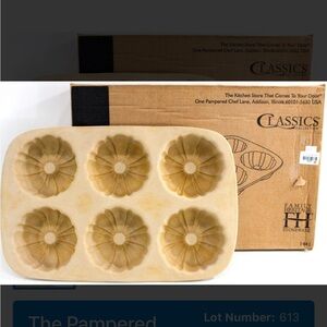 Pampered Chef Tan Bakeware Donut Mold